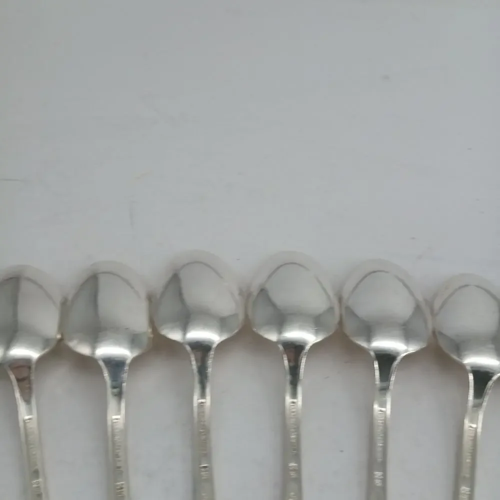 8X Tsp 1847 Rogers Bros IS Remembrance Silverplate Silverware Teaspoons